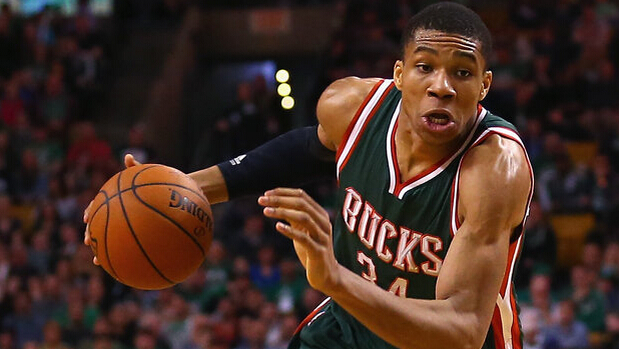 记者：上海申花5名外援以及谢鹏飞和戴伟浚随队出征亚冠客场（记者：申花5外援携谢鹏飞、戴伟浚随队征战亚冠客场）