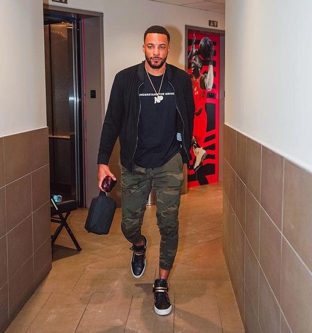 阿德里安：安东尼今夏只想回贝蒂斯，他知道有些事情钱买不来（阿德里安：安东尼今夏一心回归贝蒂斯，他明白有些东西不是金钱能换来的）