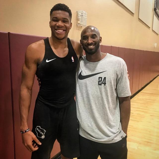 火箭以117：98大胜太阳，杜兰特28分，阿门31分，史密斯16分，全队十胜五负，西部第三。（火箭117-98击败太阳：阿门31分、杜兰特28分、史密斯16分，战绩10胜5负，西部第三）