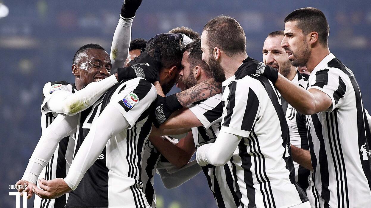 两个人都防不住！文班肆虐内线自投自抢 顶翻哈滕骑扣杰伦威！（双人夹击也拦不住！文班暴虐内线自投自抢，强顶哈滕骑扣杰伦威！）