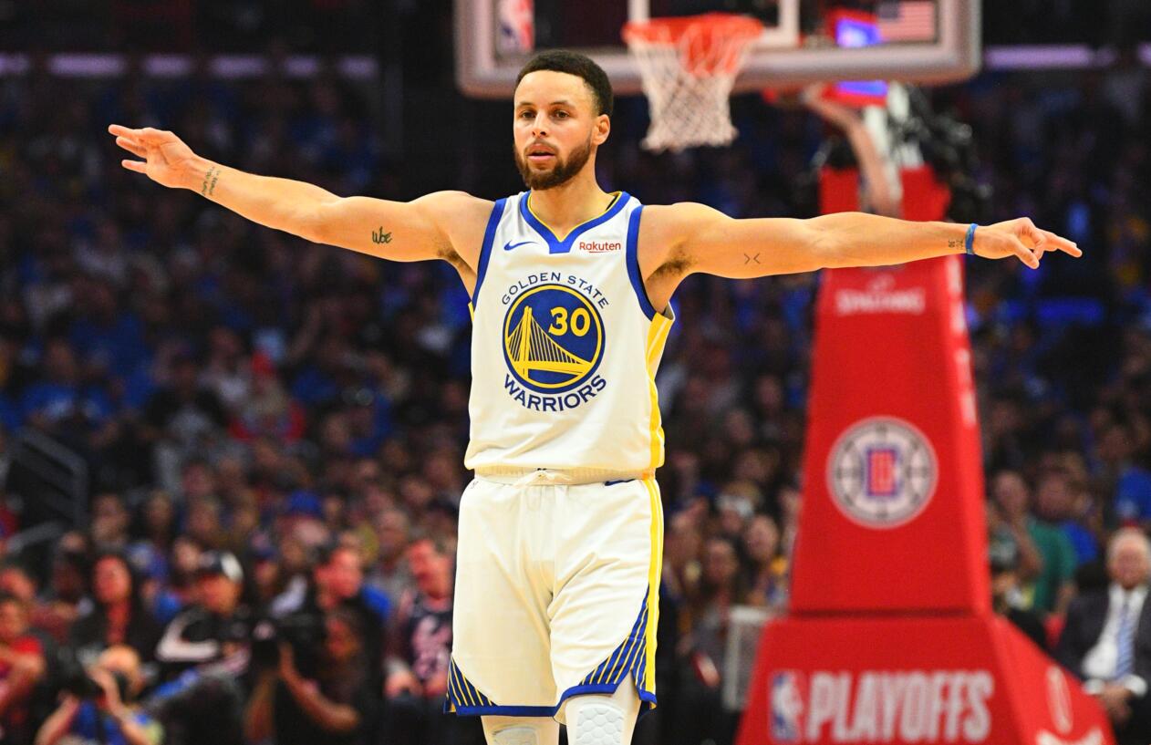 英超半场：西蒙斯传射，里沙利松破门，热刺2-0布伦特福德（英超半场战报：西蒙斯一传一射，里沙利松建功，热刺2-0领先布伦特福德）