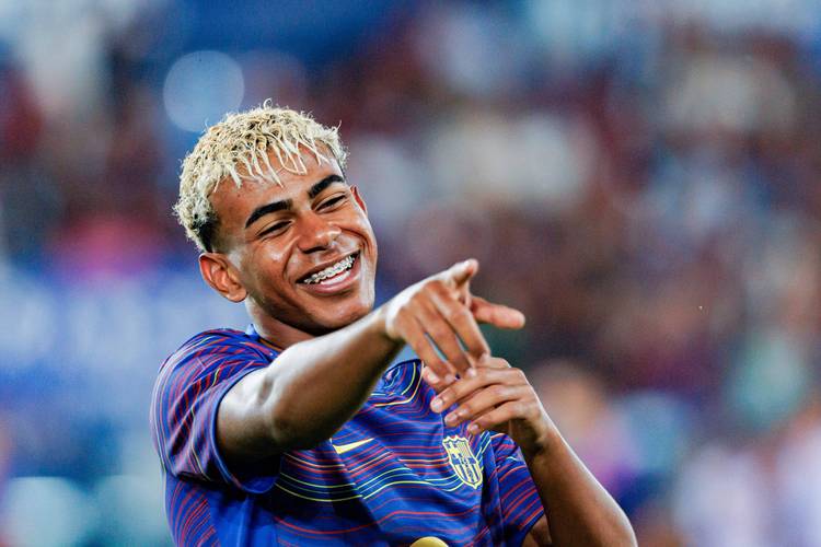 徐杰半场表现惊艳，得分与助攻兼备（徐杰半场大放异彩，攻传俱佳）