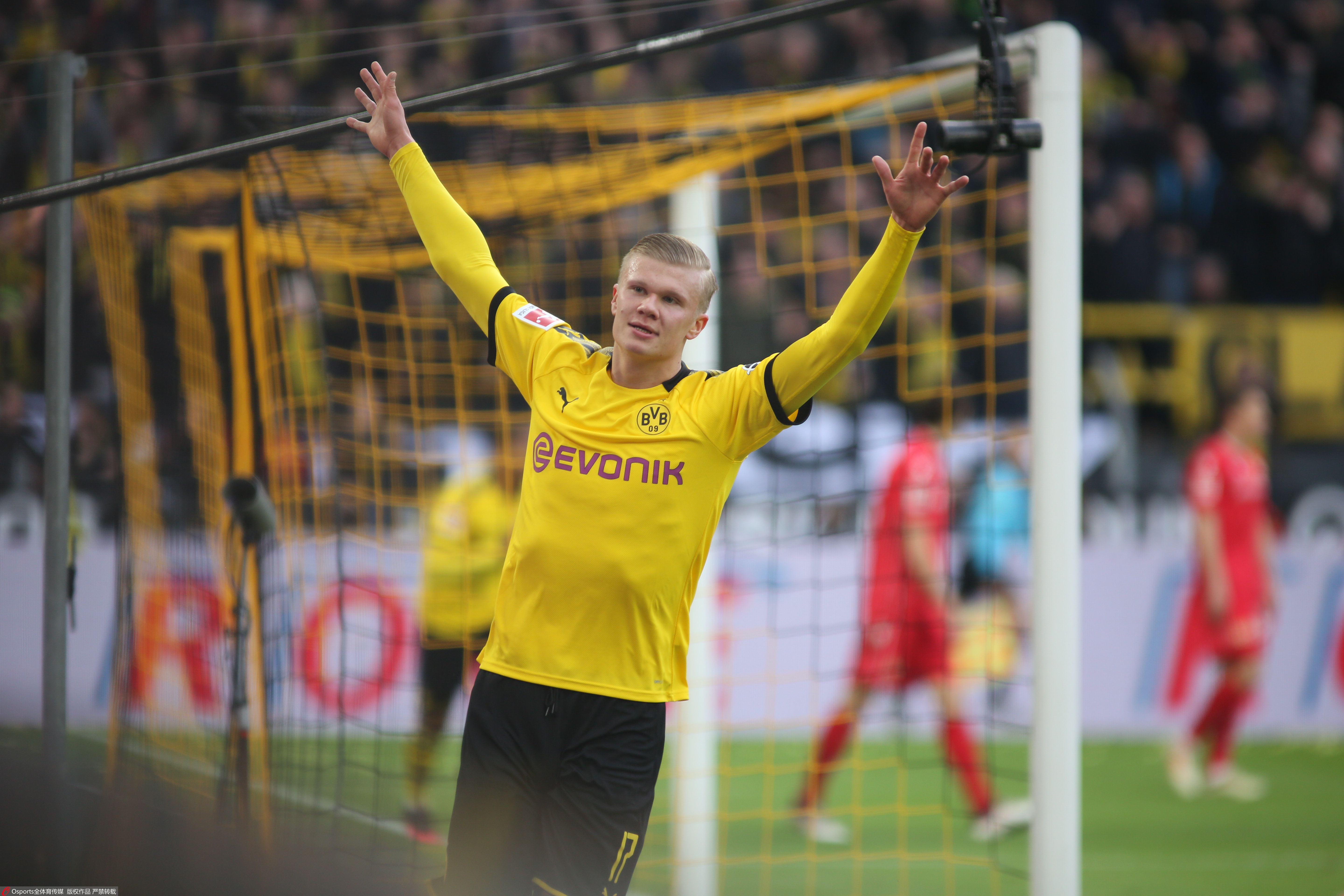 丘库埃泽：与梅西交手是任何球员的梦想 皇萨都是最佳俱乐部之一（丘库埃泽：能与梅西对阵是每位球员的梦想，皇马与巴萨皆属世界顶级豪门）