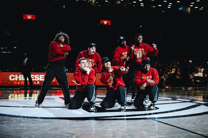 追梦发问什么比感恩节大餐更糟糕？网友：球队老将揍年轻队友（追梦发问：还有比感恩节大餐更糟的吗？网友：球队老将暴打新秀）