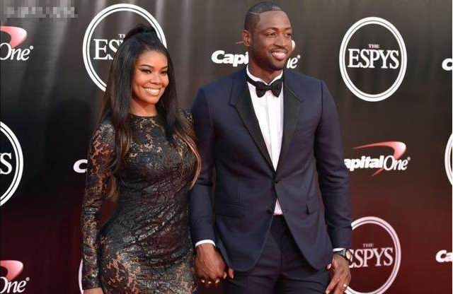 西媒：拉菲尼亚成巴萨非卖品，本赛季欲率队夺欧冠+世界杯（西媒称巴萨将拉菲尼亚列为非卖品，今季盼其带队冲击欧冠与世界杯）