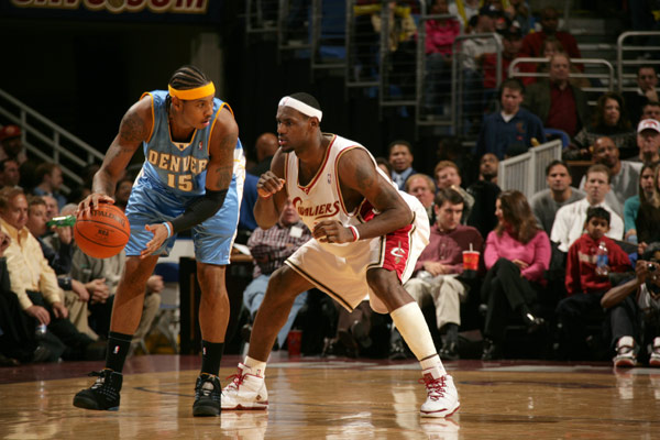 火箭哈登末节爆发连得15分（哈登末节发威为火箭连取15分）