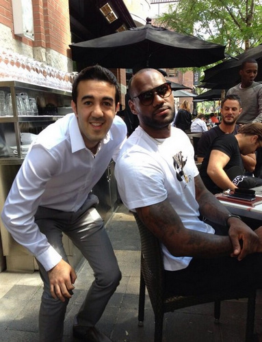 NBA杯半场：亚历山大17分6助，雷霆74-48太阳（NBA季中锦标赛半场：雷霆74-48压制太阳，亚历山大轰17分送6助攻）