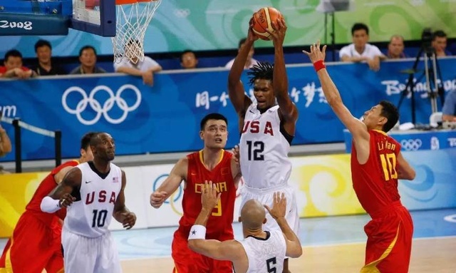 解说：同曦三核驱动使上海难以招架 郭昊文依旧出色但要控制犯规（解说：同曦三核火力全开压制上海 郭昊文表现亮眼但需减少犯规）