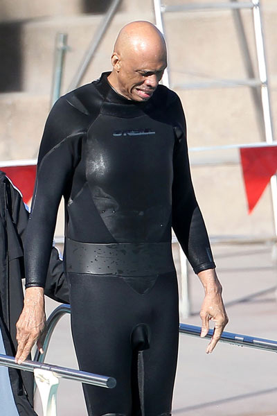 篮球篮网主力球员赛后受媒体采访（篮网队主力球员赛后接受媒体采访）