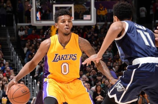 狂下三分雨！开拓者&勇士首节合计命中13记三分（勇士与开拓者首节上演三分大战，合计投进13记三分）