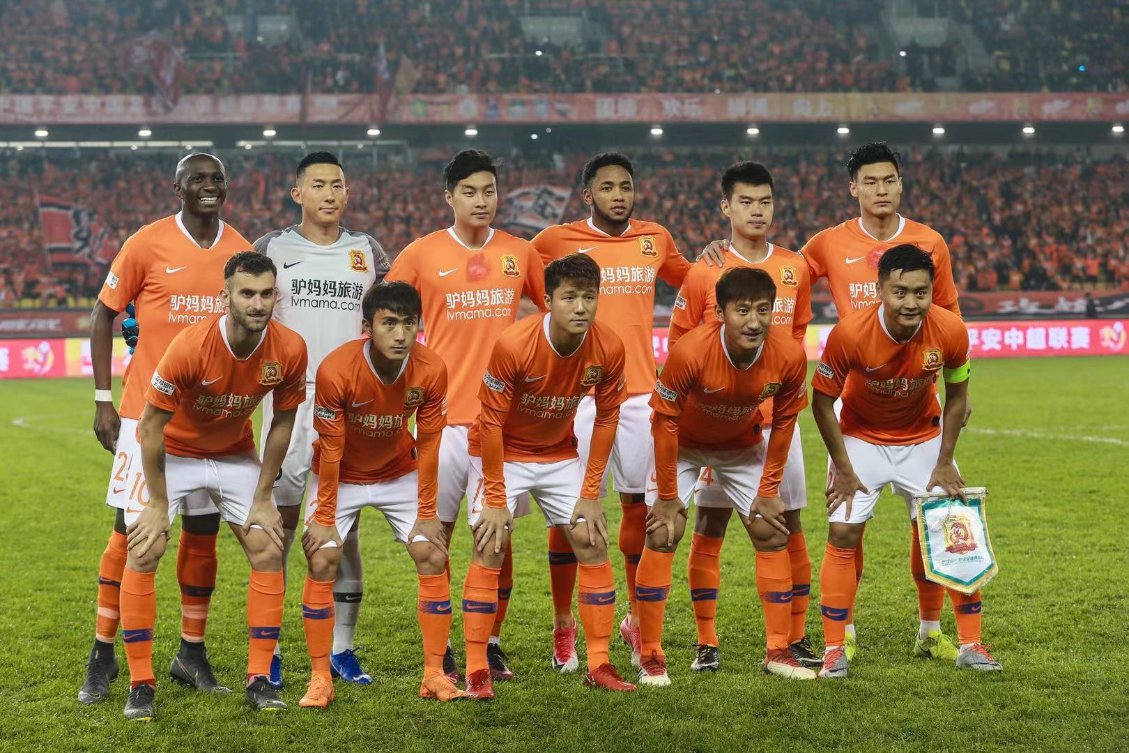 意甲登顶！让2追3 米兰3-2客胜都灵反超两强 普利西奇替补双响（米兰客场3-2逆转都灵登顶意甲：一战反超两强，普利西奇替补梅开二度）