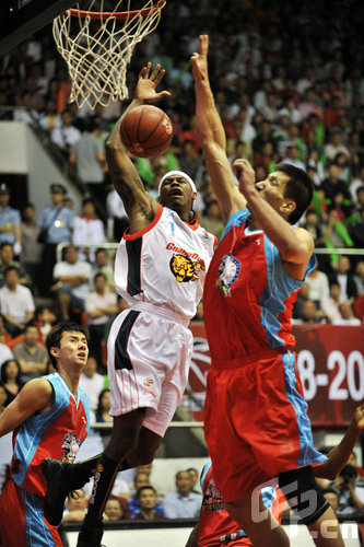 莱比锡中场强势碾压对手（莱比锡中场全面压制对手）