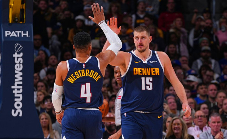 英超：曼联客场2-1击败莱斯特城（英超：曼联做客2-1战胜莱斯特城）