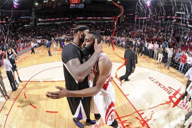 亚马尔：不会去想我是西班牙足球的新旗帜；目前没感到过压力（亚马尔：不认为自己是西班牙足坛新旗手，当下并无压力）