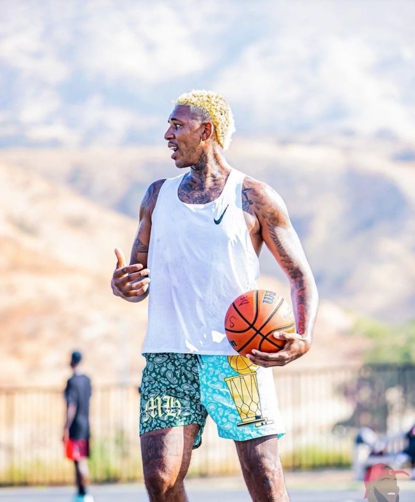 库普梅纳斯：我踢后卫感觉很好；斯帕莱蒂带来了积极的氛围（库普梅纳斯：踢后卫让我感觉良好，斯帕莱蒂为球队注入正能量）