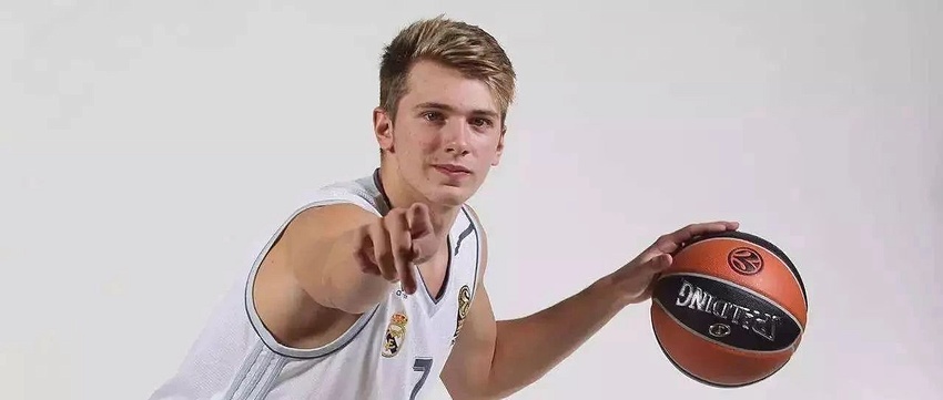 追梦的双刃剑：防守补位神速 但情绪的恢复能否跟上球队的需求？（追梦的两面性：补防迅捷，情绪恢复能否匹配球队需求？）