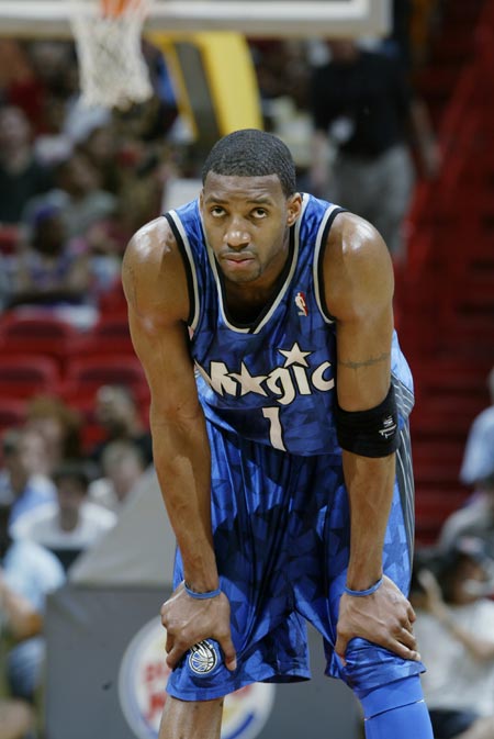 带领桑托斯成功逃离降级区，内马尔赛后动情落泪（内马尔率桑托斯脱离降级区，赛后激动落泪）