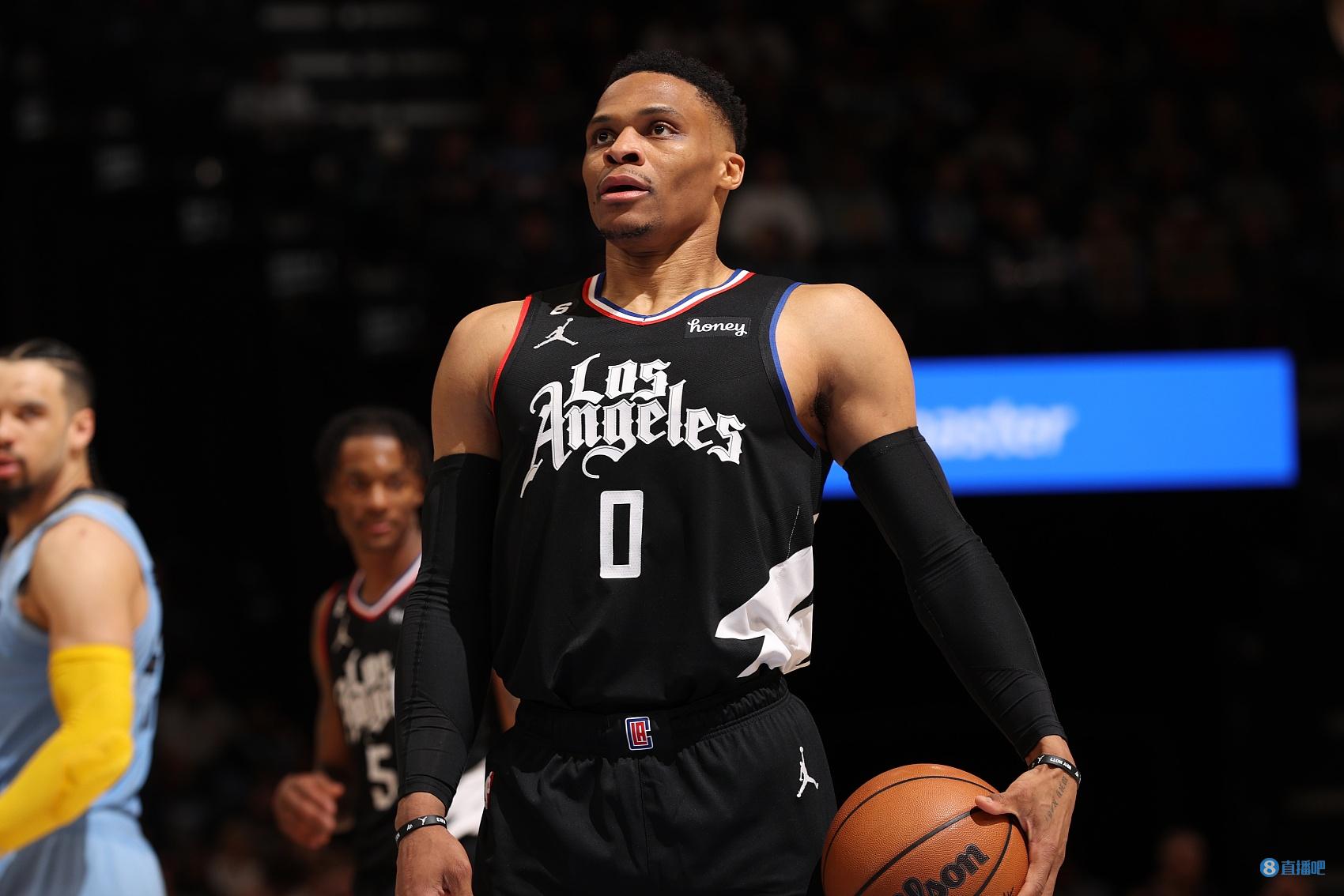 另类数据！埃迪半场交出3分13篮板2盖帽（半场另类表现：埃迪仅3分却抢下13篮板送出2封盖）