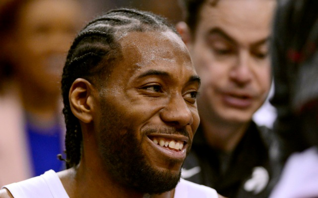 足球是朋友、梦想与人生的瞬间🔴⚫️⚽️（足球，连接友谊，点燃梦想，定格人生瞬间🔴⚫️⚽️）