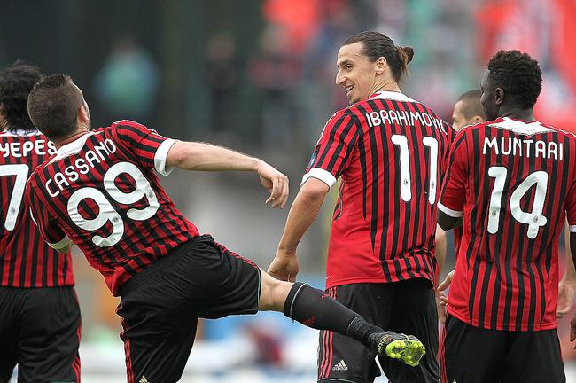 小帅看傻了！克勒贝尔疑似走步上篮打进 杜兰特场边疯狂模仿很疑惑（小帅看懵了！克勒贝尔疑似走步上篮得手，杜兰特场边夸张模仿一脸困惑）