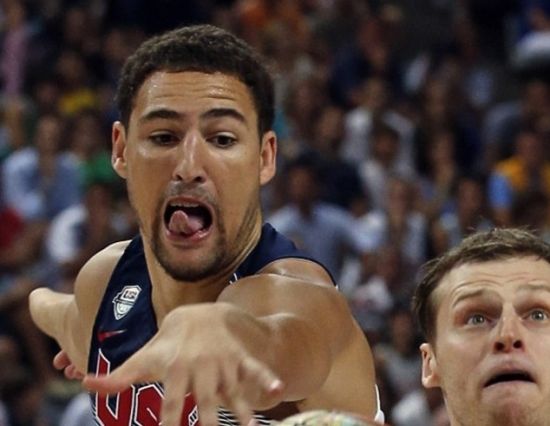 NBA杯半场：布伦森26分，猛龙次节早早祭出“砍人”战术半场52-69落后尼克斯（NBA杯半场战况：布伦森轰26分，猛龙次节提前祭出“砍人”，半场52-69落后尼克斯）