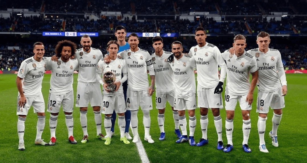 马塞洛儿子恩佐代表皇马在青年欧冠首秀，马塞洛在场边见证（恩佐完成皇马青年欧冠首秀，父亲马塞洛场边观战）