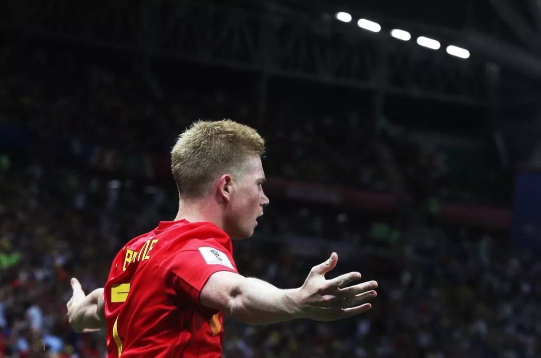 弗洛伦蒂诺指责特瓦斯加入足协董事会，但其本人亦曾加入数年（弗洛伦蒂诺批评特瓦斯加入足协董事会，自己也曾任职多年）